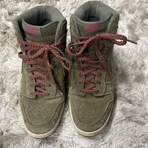 Nike Women's Olive High-Top Sneakers wedge sz 9.5